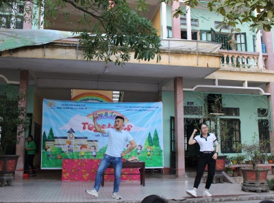 GIAO LƯU TIẾNG ANH VỚI THẦY GIÁO NƯỚC NGOÀI TẠI TRƯỜNG TIỂU HỌC THÀNH LỢI C